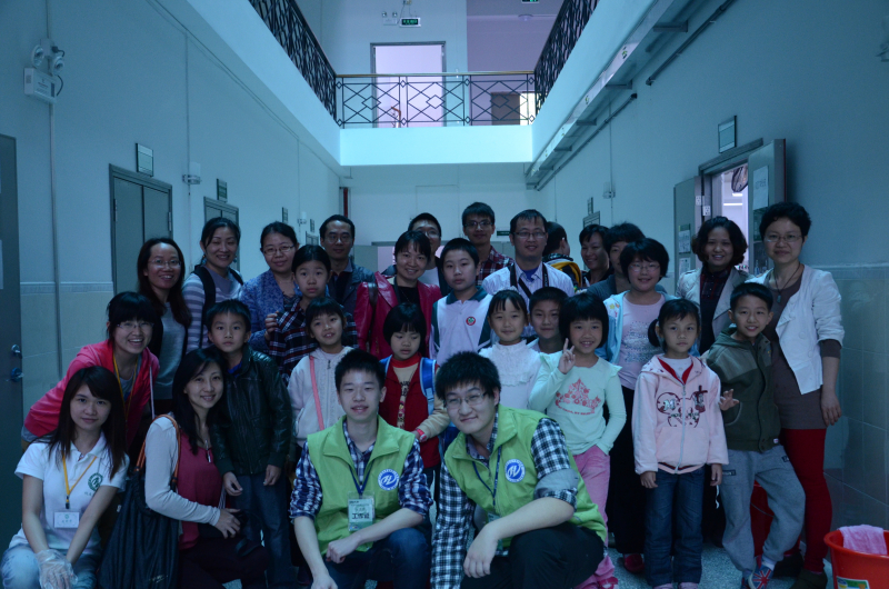 开放实验迎校友，携子共度化学节 