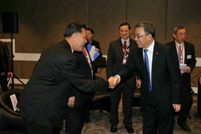 中央政治局委员、广东省委书记胡春华访新，会见永利化学系82级校友黄伟雄