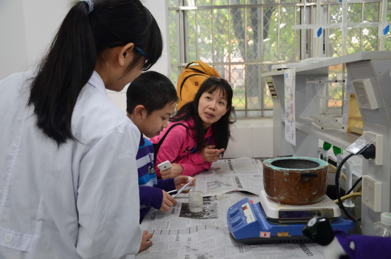 3044永利集团化学与化学工程学院第十五届化学节实验楼开放日校友活动花絮