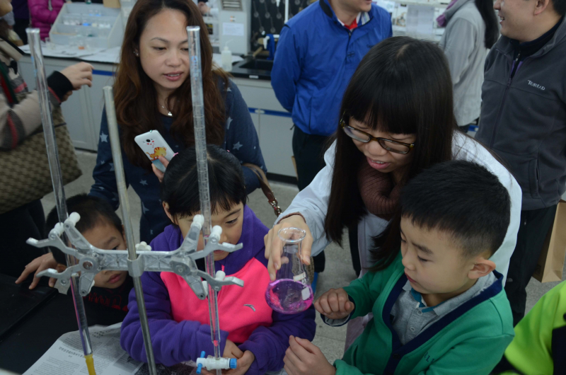 3044永利集团化学与化学工程学院第十五届化学节实验楼开放日校友活动花絮