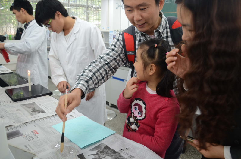 3044永利集团化学与化学工程学院第十五届化学节实验楼开放日校友活动花絮