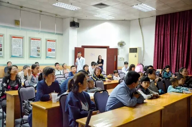 “趣味实验之旅”——第17届化学节实验楼校友开放日活动圆满结束